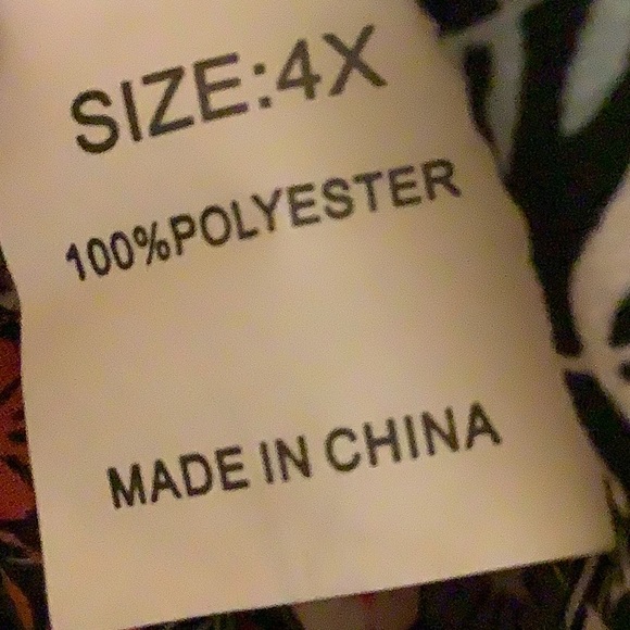 Boho Top with Tiny Flowers and Ruffles along wrist. Plus Size 4X - Picture 4 of 4